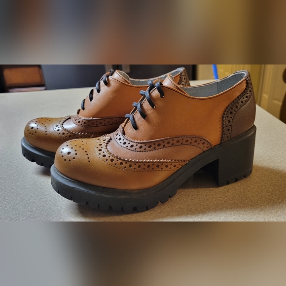 Shoes - Picture 1 of 8